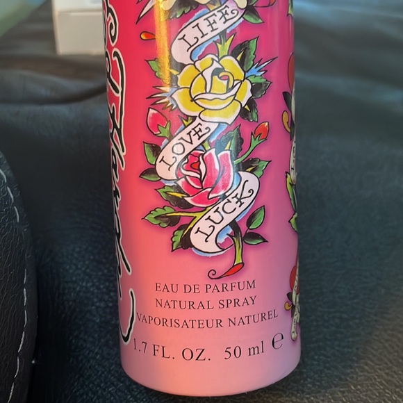 NIB Ed Hardy Love Kills Slowly 1.7 oz natural spray. Smells amazing!!! NEW! - Picture 2 of 6